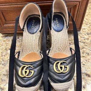 Gucci Black and Gold Espadrille Sandals size 38